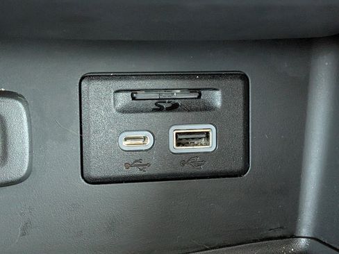 Certified 2023 GMC Acadia SLT w/ Elevation Edition image 21