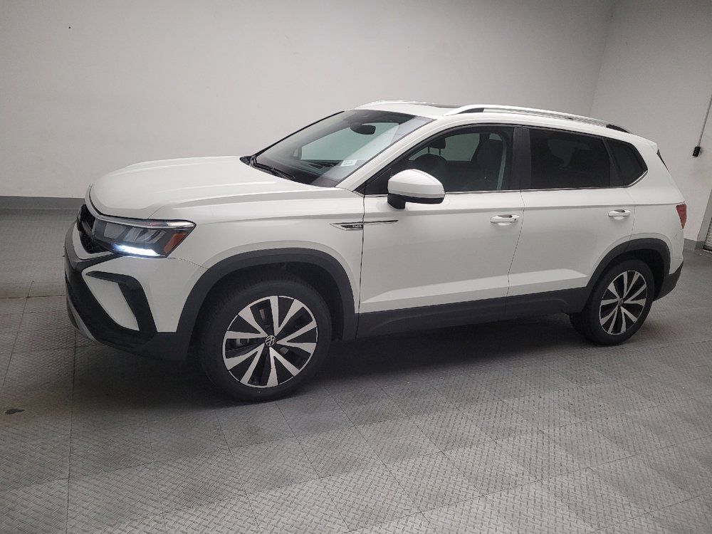 Used 2023 Volkswagen Taos SE w/ Panoramic Sunroof Package AWD/4WD image 2