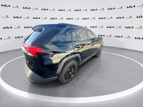 Used 2020 Toyota RAV4 LE image 8