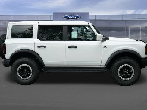 New 2026 Ford Bronco Outer Banks w/ Sasquatch Package AWD/4WD image 3