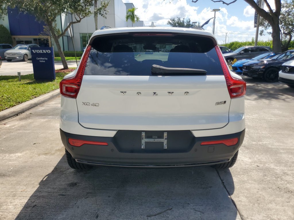 Certified 2024 Volvo XC40 B5 Plus AWD/4WD image 5
