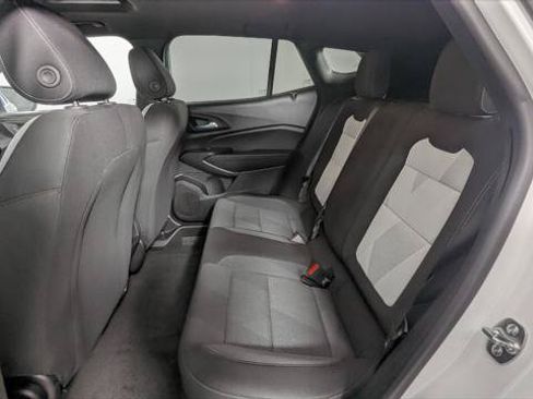 Used 2025 Chevrolet Trax RS w/ Sunroof Package FWD image 18