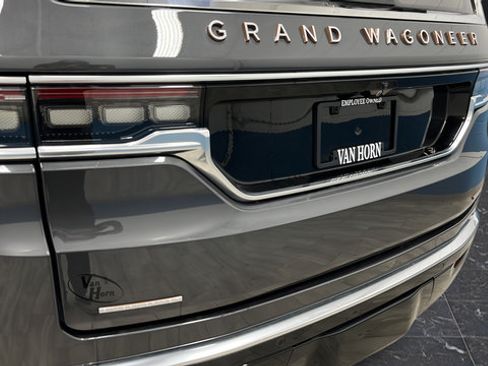 Used 2022 Jeep Grand Wagoneer Series III w/ Rear Seat Video Group 1 AWD/4WD image 47