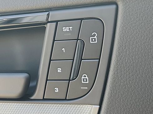 New 2026 Porsche Cayenne image 19