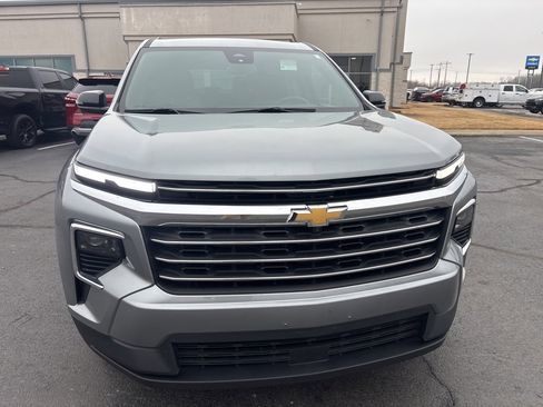 Used 2024 Chevrolet Traverse LT image 8