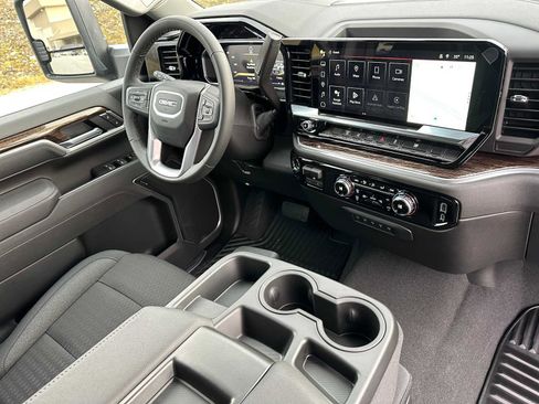 New 2026 GMC Sierra 3500 SLE w/ Preferred Package image 11
