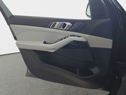 Certified 2024 BMW X7 xDrive40i w/ M Sport Package image 28