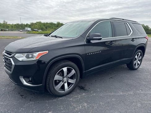 Used 2021 Chevrolet Traverse LT w/ LT Premium Package AWD/4WD image 1