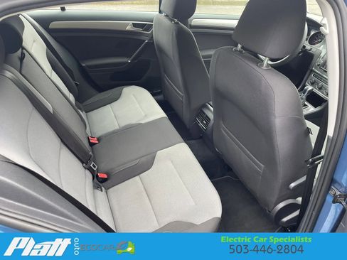 Used 2016 Volkswagen e-Golf SE w/ DC Fast Charging Package FWD image 44