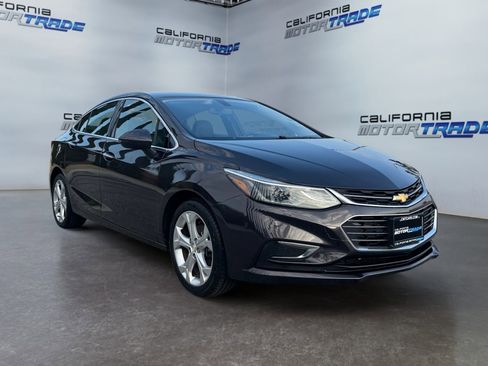 Used 2017 Chevrolet Cruze Premier image 3