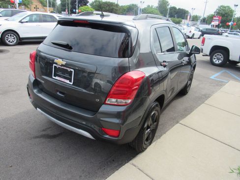 Used 2017 Chevrolet Trax LT w/ LT Convenience Package AWD/4WD image 5