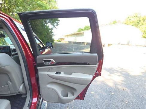 Used 2013 Jeep Grand Cherokee Laredo AWD/4WD image 27