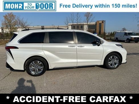 Used 2023 Toyota Sienna XSE image 8