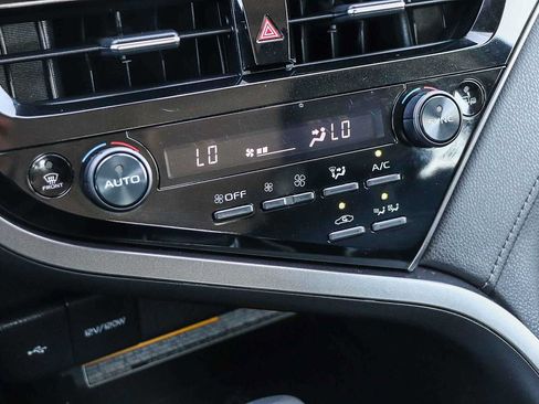 Used 2021 Toyota Camry XLE FWD image 22