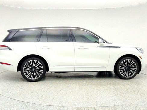 Used 2022 Lincoln Aviator Black Label w/ Dynamic Handling Package image 4