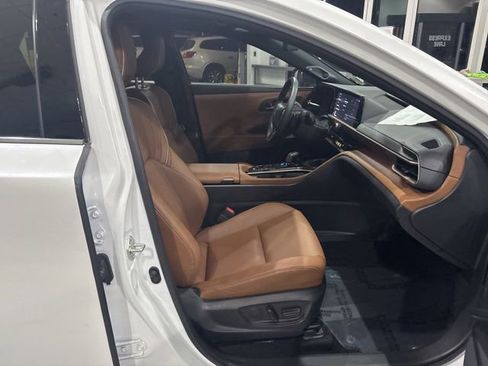 Used 2025 Toyota Crown Signia image 33