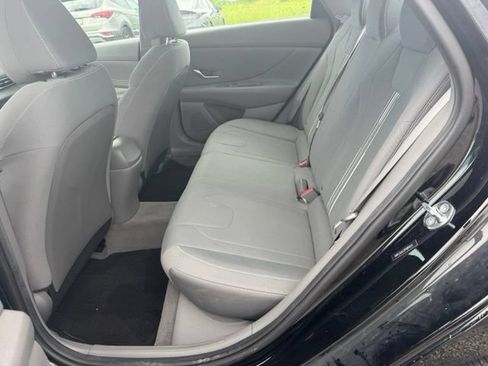 Used 2023 Hyundai Elantra SEL w/ Convenience Package FWD image 5