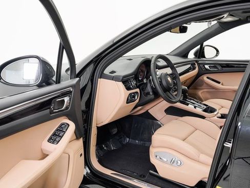 Used 2026 Porsche Macan AWD/4WD image 7