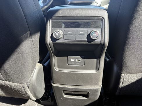 Used 2023 GMC Acadia SLE FWD image 14