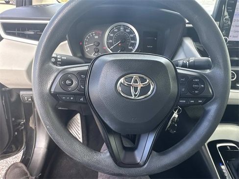 Used 2022 Toyota Corolla LE image 25