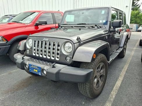 Used 2017 Jeep Wrangler Unlimited Sahara w/ Connectivity Group AWD/4WD image 3