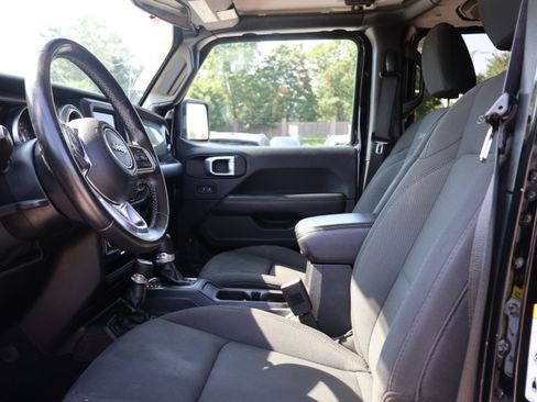 Used 2019 Jeep Wrangler Unlimited Sahara AWD/4WD image 20