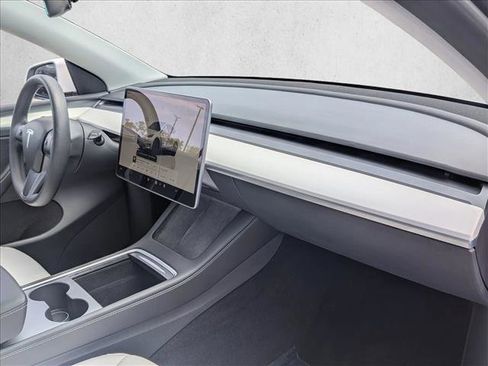 Used 2022 Tesla Model Y Performance image 19