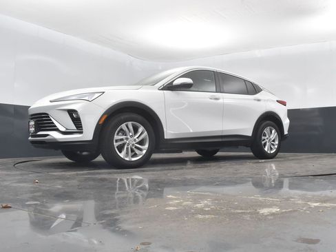 Used 2025 Buick Envista Preferred image 43