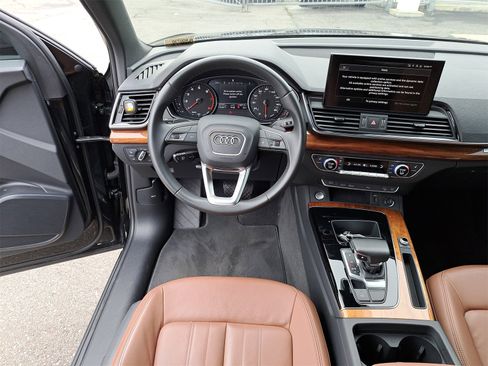Used 2023 Audi Q5 2.0T Premium w/ Convenience Package image 6