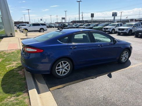 Used 2016 Ford Fusion SE image 3