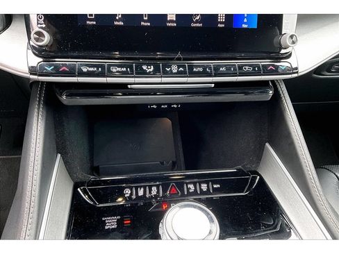 Used 2025 Jeep Wagoneer 4WD image 33