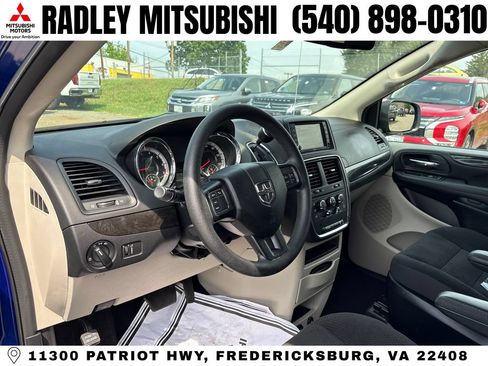 Used 2019 Dodge Grand Caravan SE w/ UConnect Hands-Free Group FWD image 4