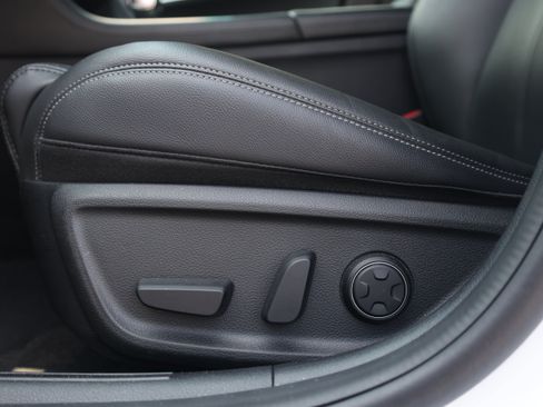 Used 2025 Genesis G70 2.5T RWD image 23