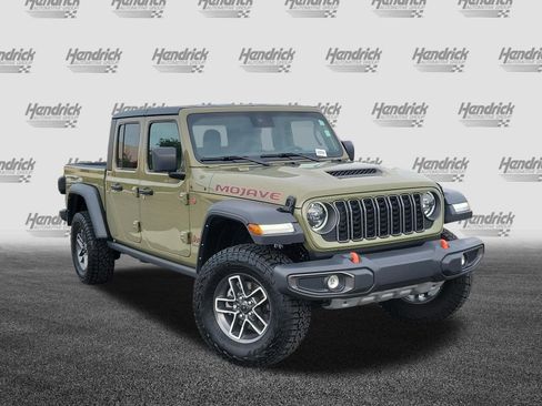 Used 2025 Jeep Gladiator Mojave w/ Convenience Group AWD/4WD image 2