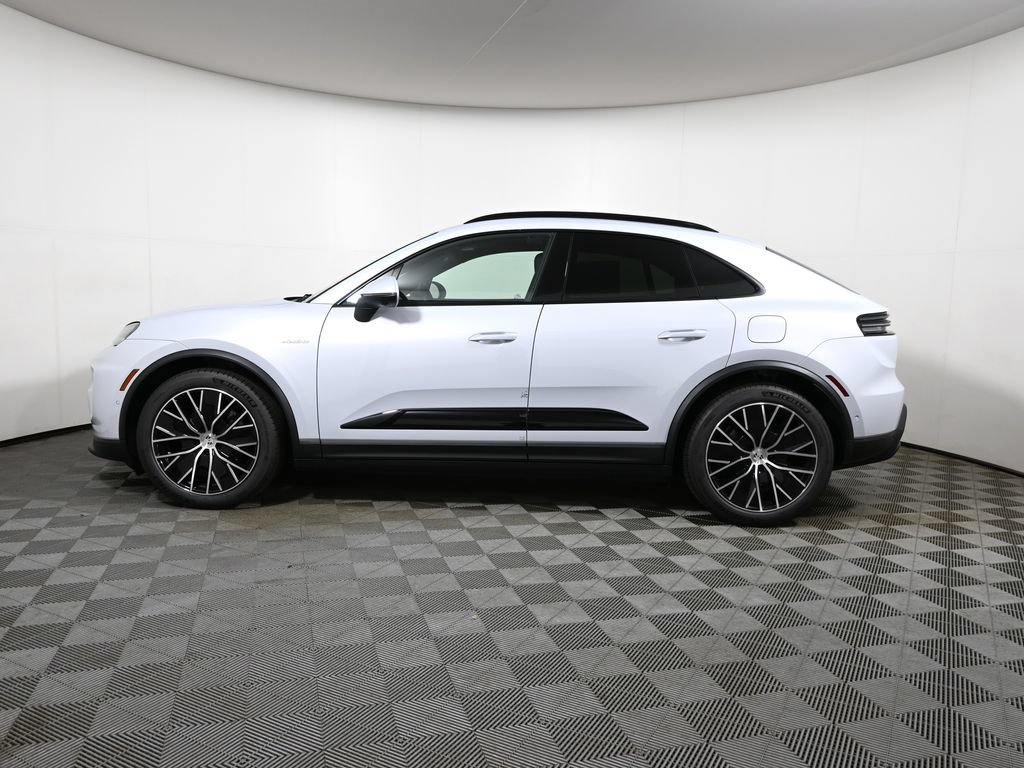 Used 2026 Porsche Macan 4 Electric AWD/4WD image 2