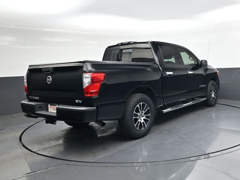 Used 2021 Nissan Titan SV w/ SV Convenience Package image 4
