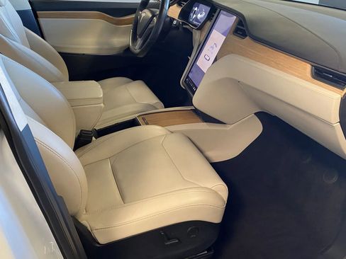 Used 2018 Tesla Model X 75D image 6