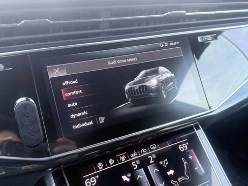 Used 2019 Audi Q8 Premium Plus w/ Premium Plus image 70