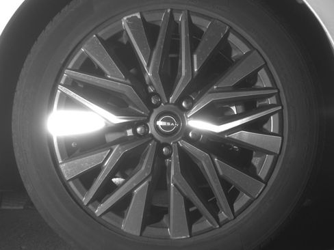 Used 2025 Nissan Altima 2.5 SV FWD image 13