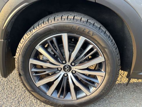 Used 2023 INFINITI QX60 Sensory w/ Vision Package AWD/4WD image 9