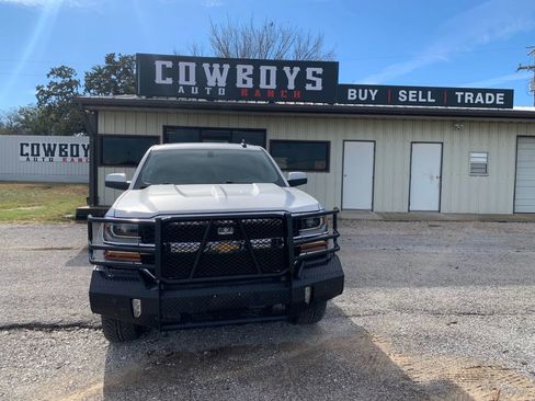 Used 2018 Chevrolet Silverado 1500 LT w/ Texas Edition image 7