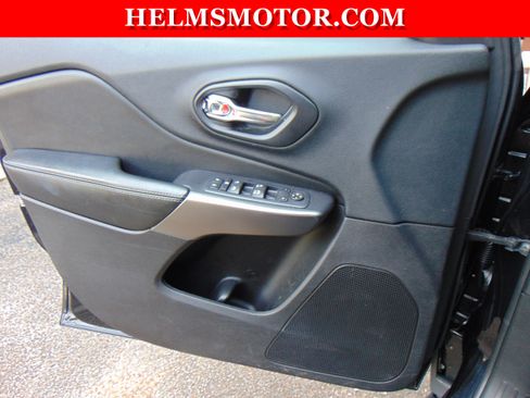 Used 2020 Jeep Cherokee Latitude Plus w/ Comfort/Convenience Group image 19