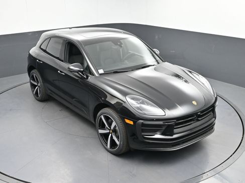 Certified 2025 Porsche Macan image 39