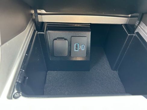 Certified 2022 Ford Explorer Platinum w/ Equipment Group 601A image 34