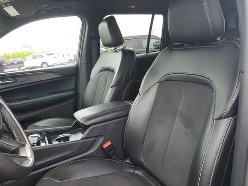 Certified 2024 Jeep Grand Cherokee Altitude AWD/4WD image 15