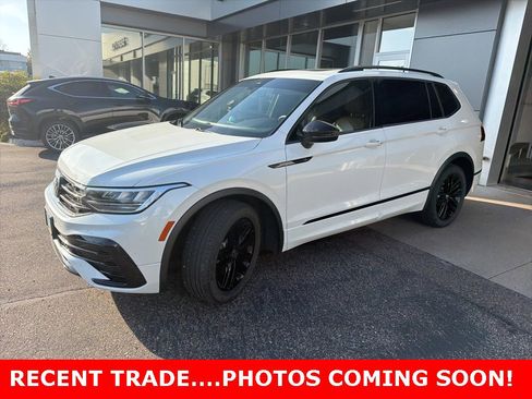 Used 2022 Volkswagen Tiguan SE R-Line image 1