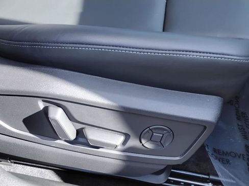 Used 2025 Audi Q5 Premium w/ Convenience Package image 27