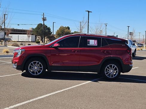 Used 2022 GMC Terrain SLT image 9