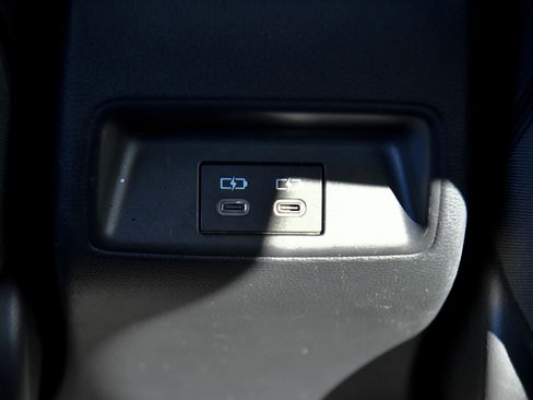 Used 2024 Toyota Corolla SE w/ SE Package image 40