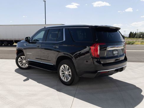 Used 2024 GMC Yukon SLT w/ SLT Luxury Package AWD/4WD image 7